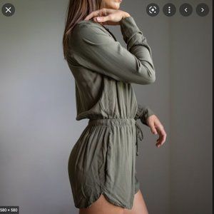 FOREVER 21 Romper | **DISCOUNTED SHIPPING**✈️📦